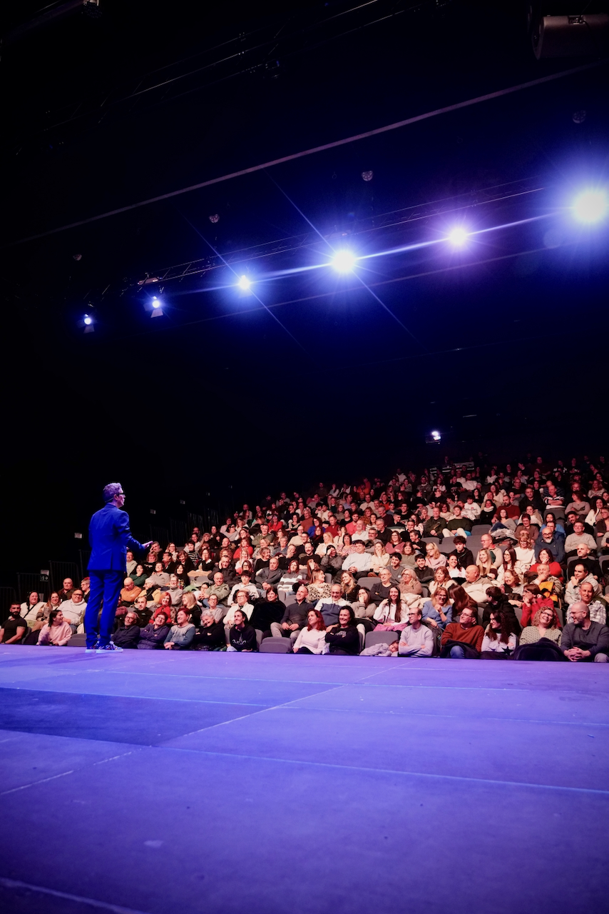 Ambient del públic durant l’espectacle al MontÀgora de Montbui